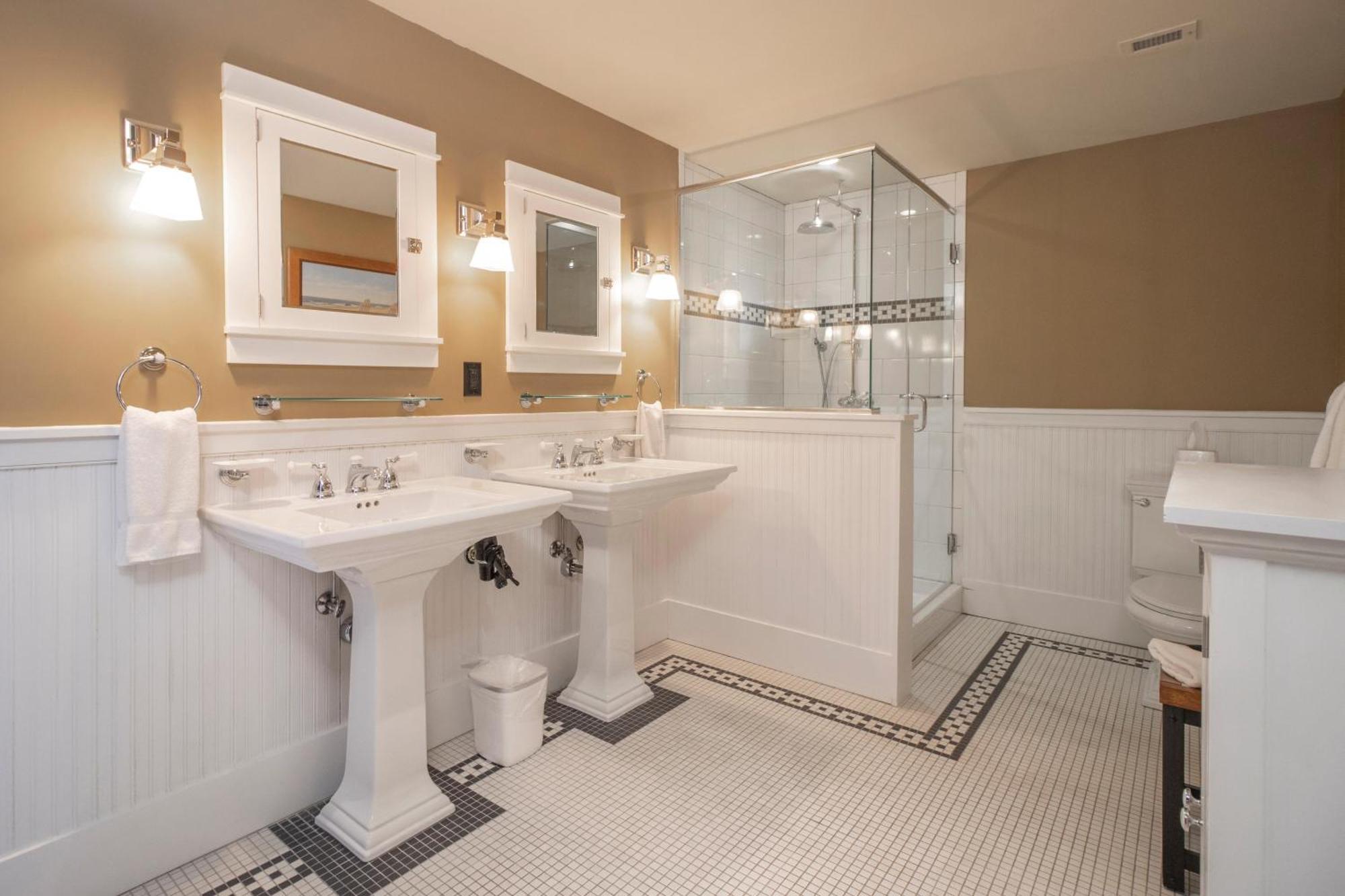 Tamarack Lodge مدينة ترافيرز الغرفة الصورة